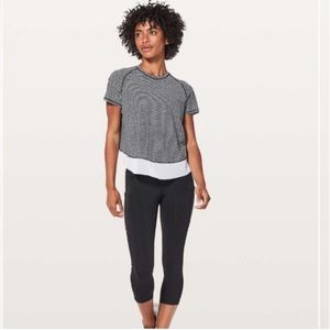 Lululemon Quick Pace Short Sleeve size 8
Monochromic Black / White